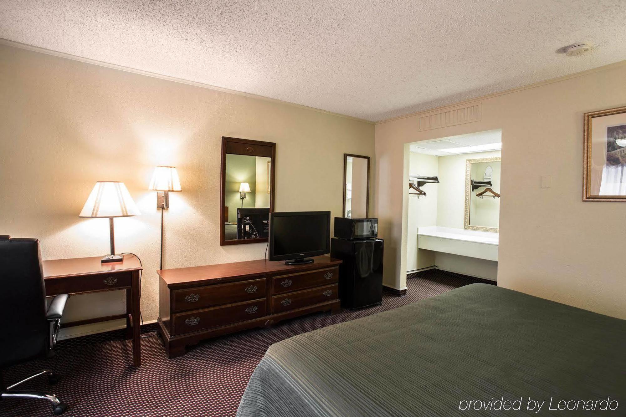 Rodeway Inn Harbison Area Columbia Bagian luar foto
